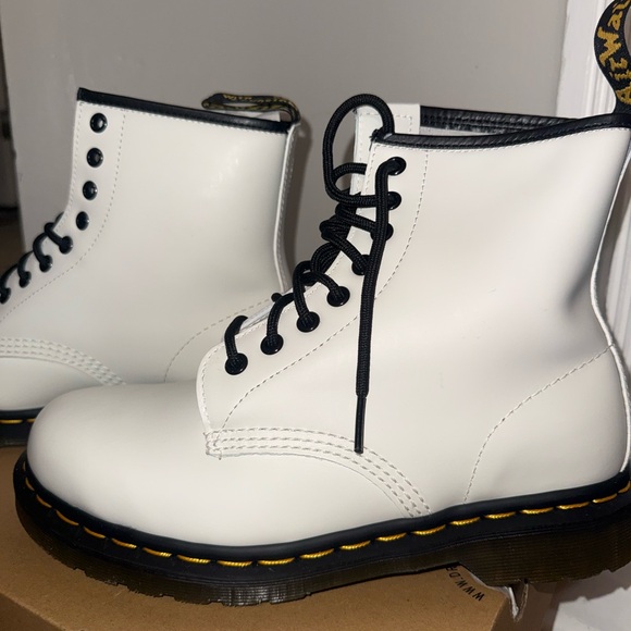 NIB Dr. Martens 1460 White Smooth Leather Lace Up Boot - Picture 4 of 10